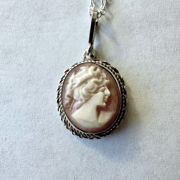 Vintage Cameo Pendant Necklace Classical Lady Right-Facing European 800 Silver - Picture 1 of 4